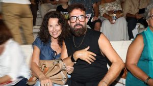 Ελευθερία Αρβανιτάκη: Σπάνια βραδινή έξοδος μετά την ακύρωση των συναυλιών της για λόγους υγείας (pics)