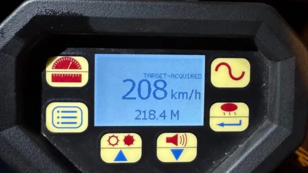 Χειροπέδες σε 42χρονο που έτρεχε με 208 χλμ. στην Αθηνών – Λαμίας