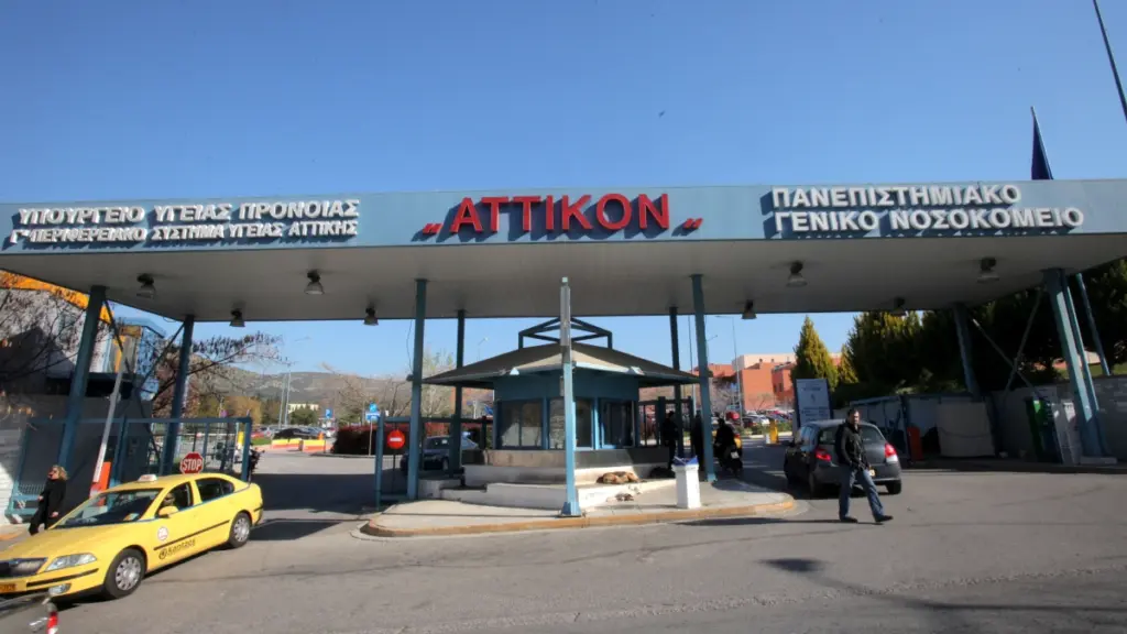 Δαγκώματα στα χέρια έχει η έγκυος που νοσηλεύεται στο «Αττικόν» – Ανησυχία για την όραση της, “βλέπει κάπως από το αριστερό μάτι”