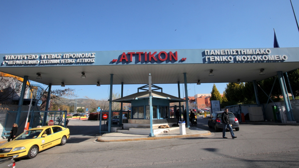 Βούλιαξε από ράντζα το «Αττικόν» – 152 ασθενείς νοσηλεύονται σε διαδρόμους 
