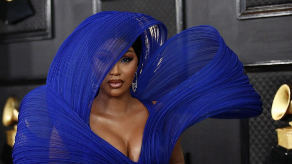 Cardi B: Κατέκτησε ρεκόρ Γκίνες – 176 αντίτυπα του νέου της άλμπουμ παραδόθηκαν με drones σε μία ώρα