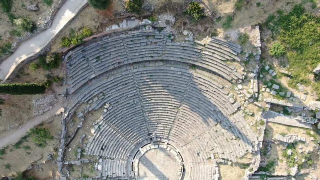 Θέατρο Δελφών: Επεμβάσεις στο ανατολικό και το δυτικό ανάλημμα – Η ανακοίνωση του Υπουργείου Πολιτισμού