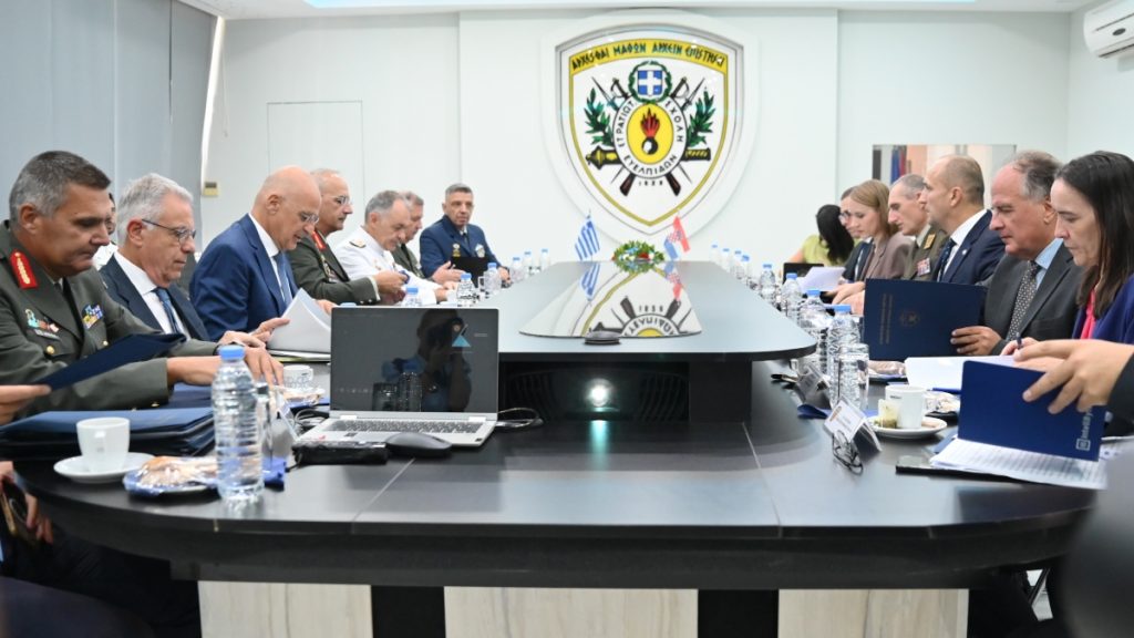 Η ενίσχυση της αμυντικής συνεργασίας Ελλάδας και Κροατίας στο επίκεντρο της συνάντησης του Δένδια με τον Κροάτη υπ. Άμυνας