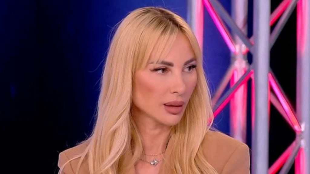 Διονυσία Κουκίου για την 13χρονη ανιψιά της που εξαναγκάστηκε από συμμαθήτριες της να τις φιλήσει τα πόδια: «Μετά το περιστατικό δέχθηκε απειλές»