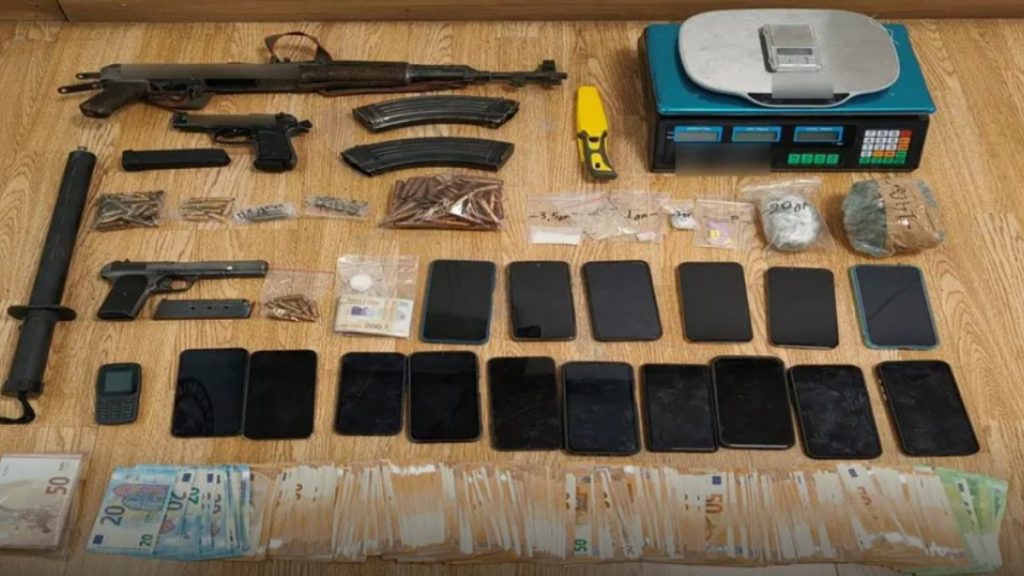 Πάνω από 1 τόνος κάνναβης και 8 εκατομμύρια ευρώ από εξάρθρωση εγκληματικής οργάνωσης
