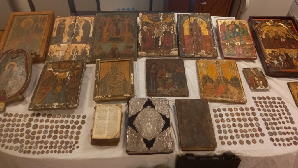 Καλάβρυτα: Αυτά είναι τα θρησκευτικά κειμήλια που προσπάθησε να πουλήσει ο ηγούμενος της Μονής Μεγάλου Σπηλαίου και τα μέλη της οργάνωσης