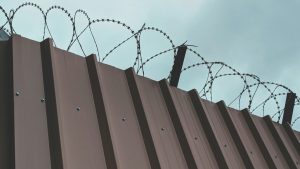 Πρώην υπουργός Δικαιοσύνης καταδικάστηκε για υπεξαίρεση εκατομμυρίων δολαρίων – Προορίζονταν για κατασκευή φυλακής