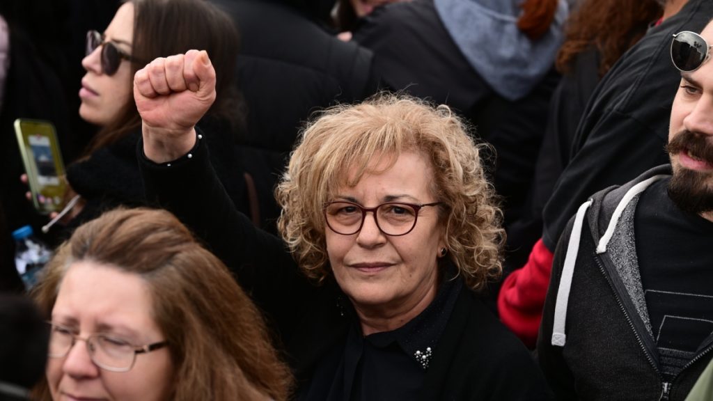 Μάγδα Φύσσα: «Ο Παύλος μου δολοφονήθηκε αλλά δεν πέθανε» – Το συγκλονιστικό μήνυμα της μητέρας του μουσικού