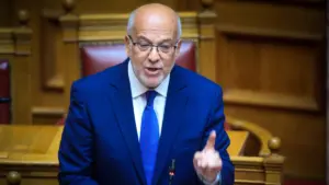 Φλωρίδης: “Κακούργημα οι τηλεφωνικές απάτες ακόμα και για 1 ευρώ” – Τι προβλέπει η διάταξη που κατατέθηκε στη Βουλή