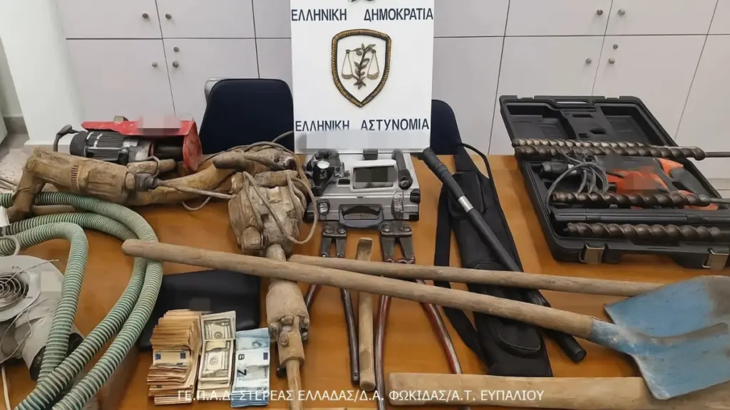 Φωκίδα: Συνελήφθησαν 2 ημεδαποί για παράνομες ανασκαφές – Είχαν σκάψει τούνελ 12 μέτρων (Εικόνες & Βίντεο)