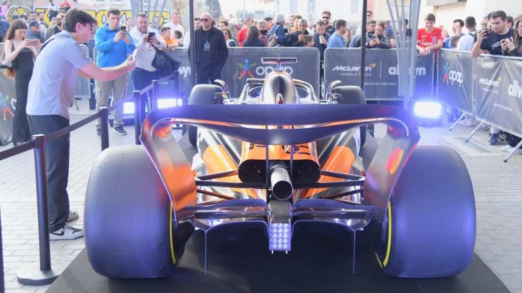Το μονοθέσιο της McLaren Formula 1 Team περιοδεύει στην Ελλάδα – Πρεμιέρα στη Θεσσαλονίκη στις 6 Σεπτεμβρίου