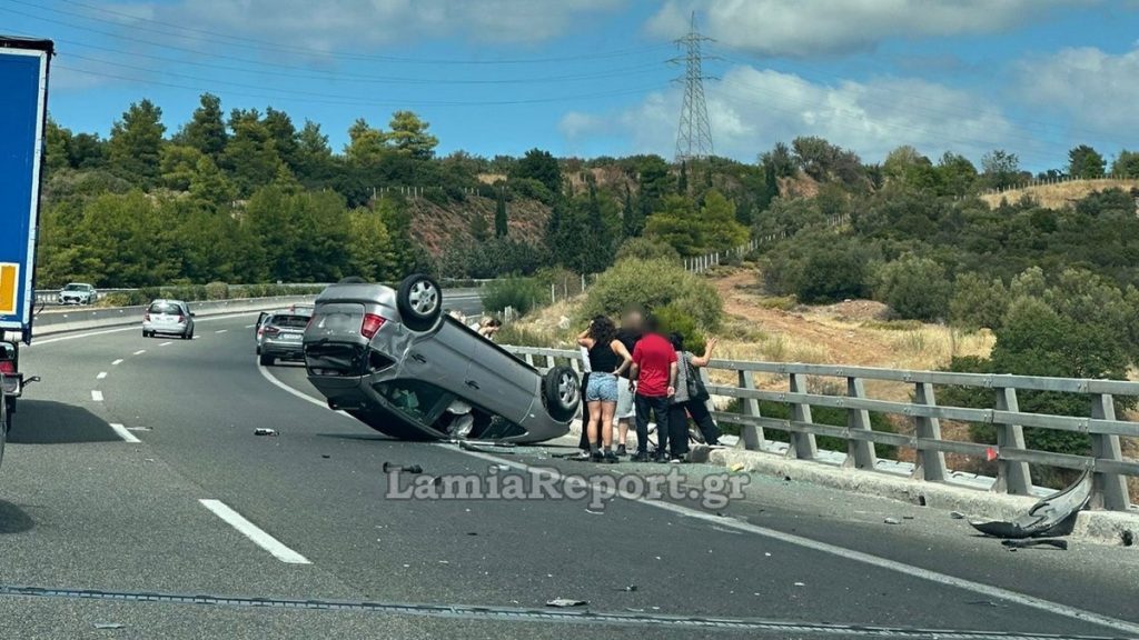 Φθιώτιδα: Ι.Χ. ανετράπη στην εθνική Αθηνών – Λαμίας (φωτογραφίες)