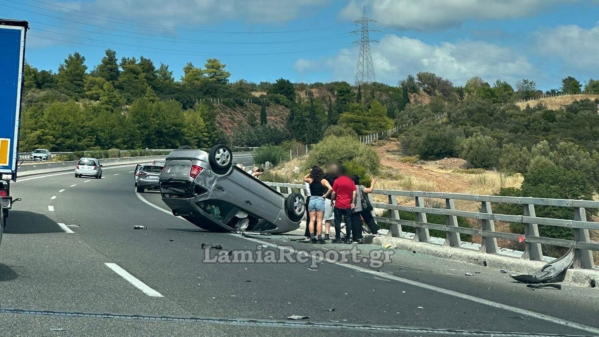 Φθιώτιδα: Ι.Χ. ανετράπη στην εθνική Αθηνών – Λαμίας (φωτογραφίες)