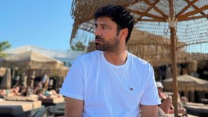 Ανδρέας Γεωργίου: Πόζαρε αγκαλιά με τη νεογέννητη κορούλα του – «Και κάπως έτσι γίναμε 3»