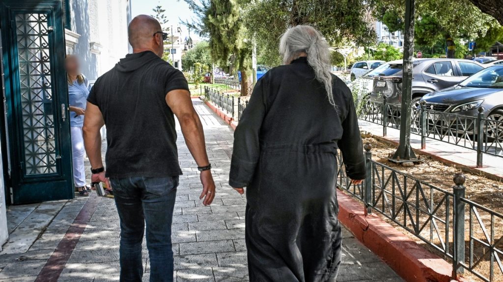 Στον εισαγγελέα ο ηγούμενος της Μονής Μεγάλου Σπηλαίου: «Δεν μπορώ να το διανοηθώ», λέει ο αδερφός του