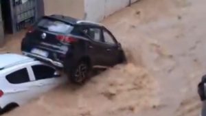 “Βουλιάζει” η βόρεια Ιταλία από κύμα κακοκαιρίας – Αγνοείται μια γυναίκα