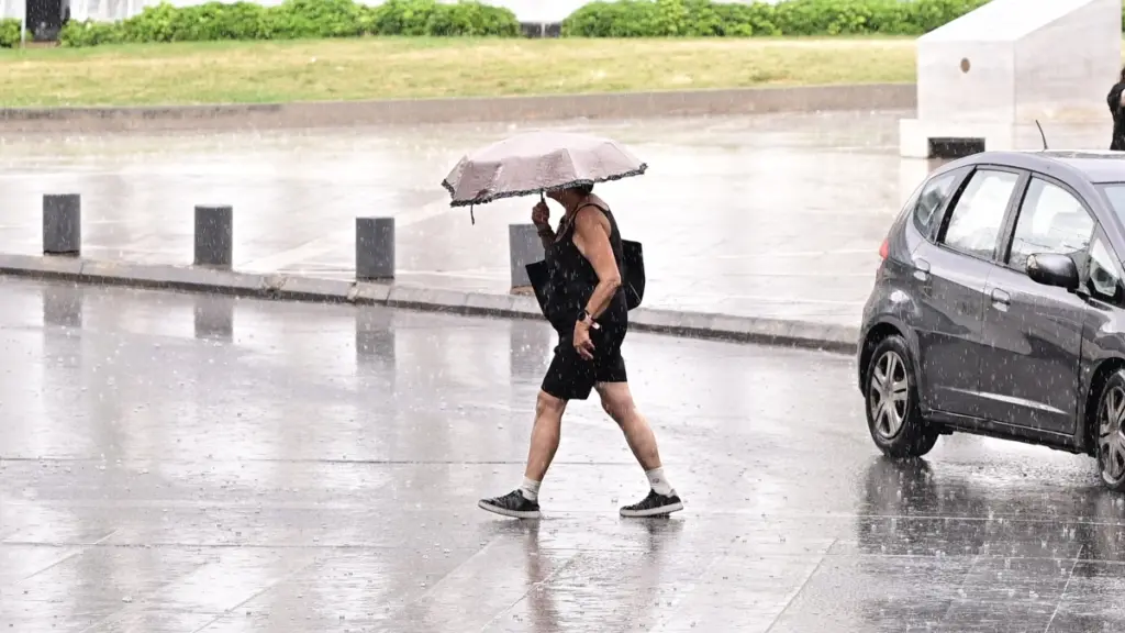 Έντονες βροχές και καταιγίδες την Δευτέρα 6/10 – Στους 25 βαθμούς η θερμοκρασία