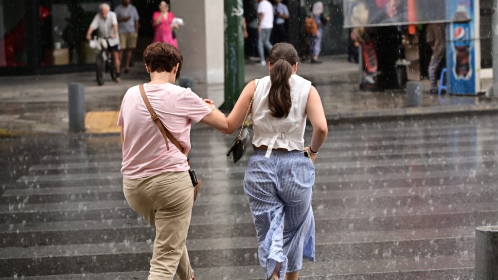 Καιρός: Αλλαγή του σκηνικού με πτώση της θερμοκρασίας – Πού θα σημειωθούν βροχές και καταιγίδες