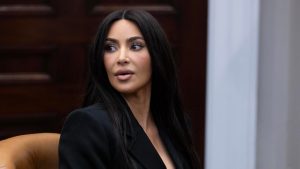 Kιμ Καρντάσιαν: Αποκάλυψε το τατουάζ που κρατούσε κρυφό τα τελευταία δύο χρόνια – Η σημασία του