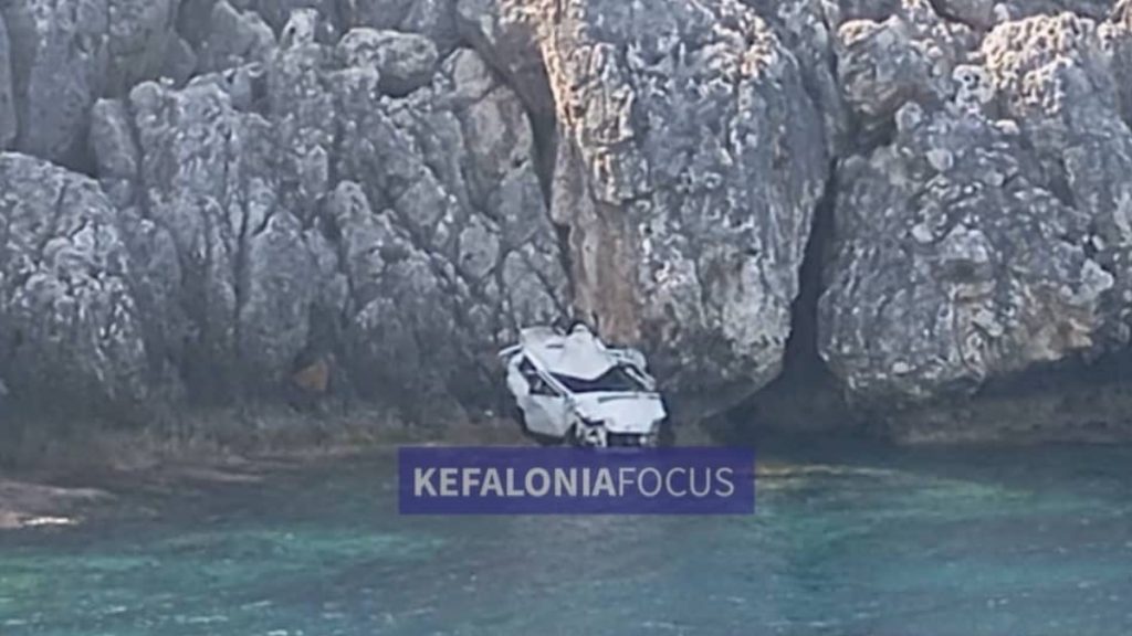 Σοκαριστική τραγωδία στη Σκάλα Κεφαλονιάς: 23χρονος νεκρός σε πτώση αυτοκινήτου στη θάλασσα (εικόνες)