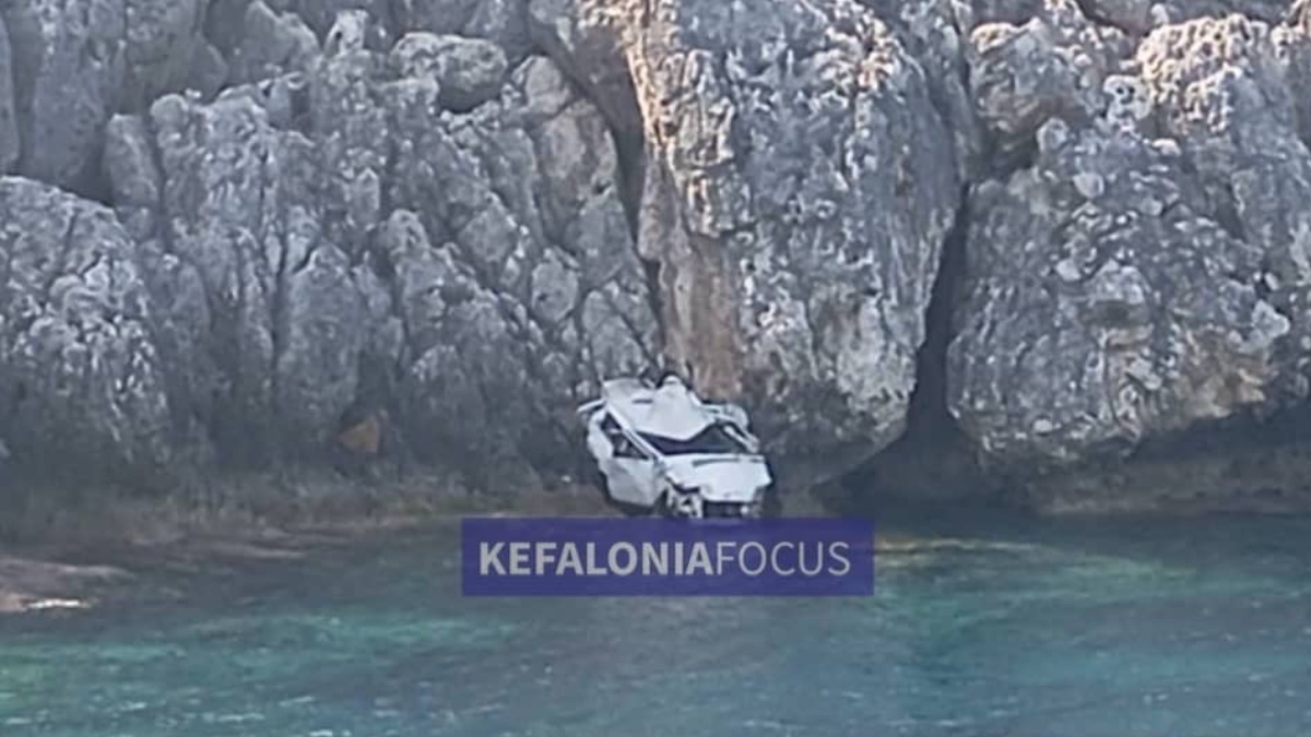 Σοκαριστική τραγωδία στη Σκάλα Κεφαλονιάς: 23χρονος νεκρός σε πτώση αυτοκινήτου στη θάλασσα (εικόνες)