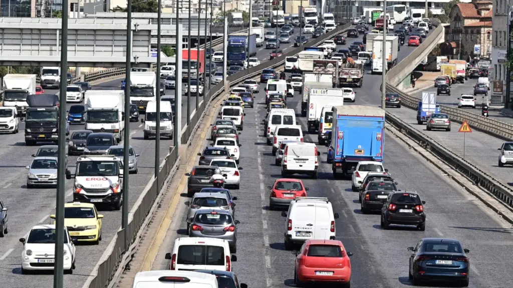 Κίνηση: Προβλήματα σε Κηφισό και Κηφισίας – Καθυστερήσεις στην Αττική Οδό