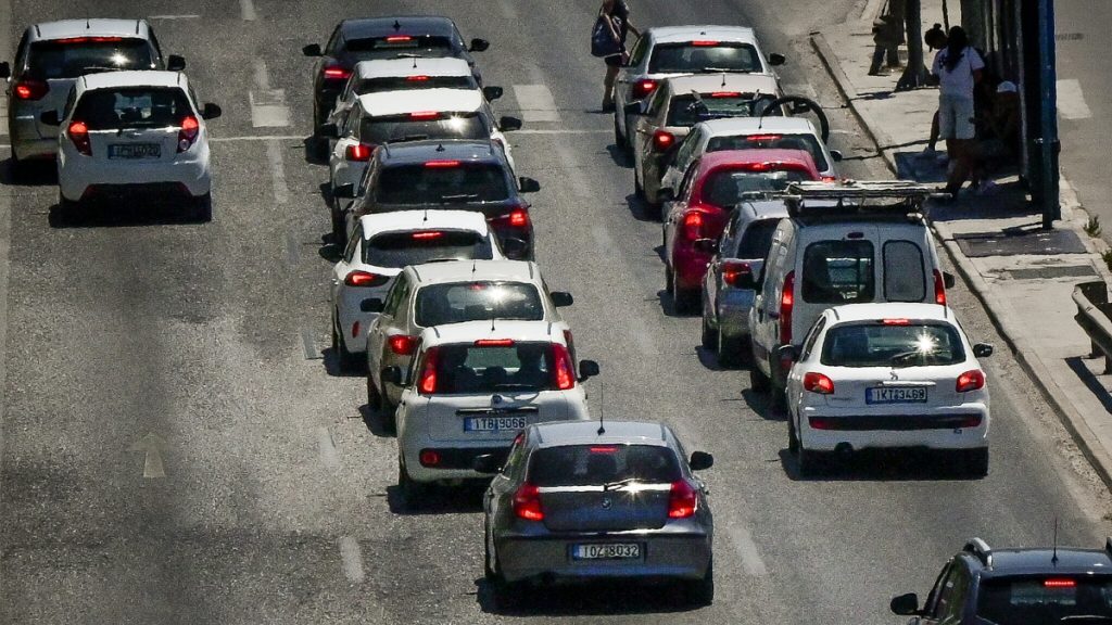 Στο “κόκκινο” η κίνηση σε Κηφισό, κέντρο Αθήνας και Πειραιά μετά την επιστροφή των τελευταίων εκδρομέων