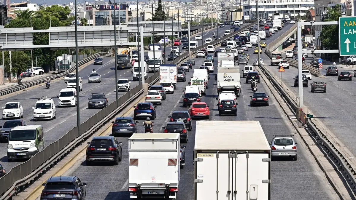 Κίνηση: Προβλήματα σε Κηφισό και κέντρο Αθήνας – Καθυστερήσεις άνω των 30 λεπτών στην Αττική Οδό