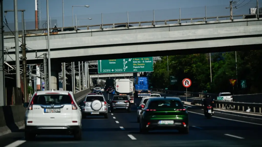 Τροχαίο στο Περιστέρι: Προβλήματα στη Λεωφόρο Αθηνών – Στο “κόκκινο” οι δρόμοι της Αθήνας