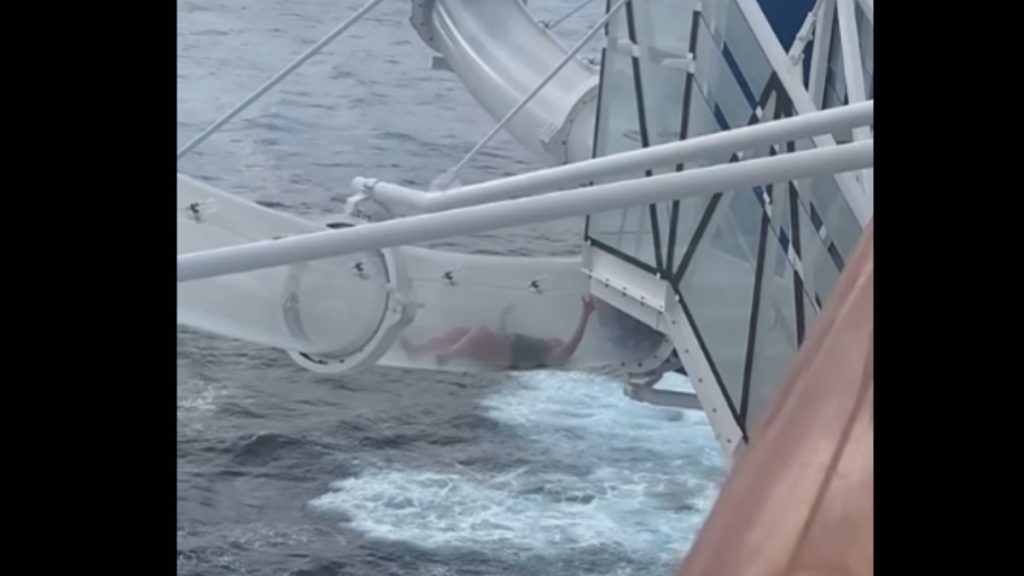 Επιβάτης κρουαζιερόπλοιου “κόλλησε” σε πισίνα 30 μέτρα πάνω από την θάλασσα – Δείτε το βίντεο