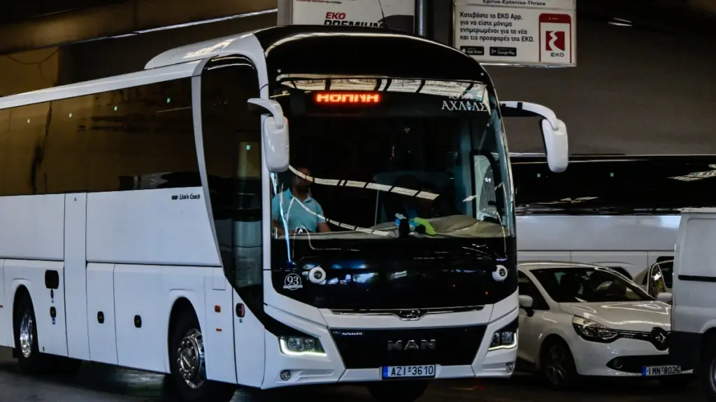 Σε αποκριάτικους ρυθμούς με 100% πληρότητα στα δρομολόγια ΚΤΕΛ για Πάτρα