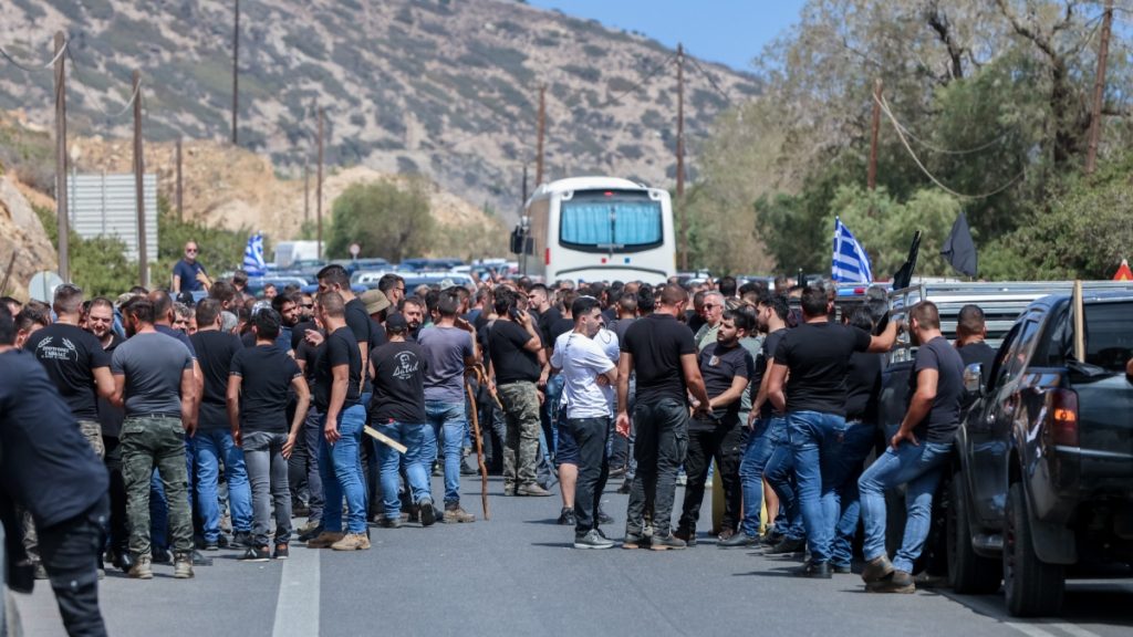 ΒΟΑΚ: Έληξε το μπλόκο των αγροτοκτηνοτρόφων – Χάος και ουρές χιλιομέτρων (Φωτογραφίες & Βίντεο)