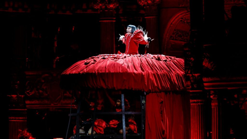 Lady Gaga: Επέστρεψε στα MTV VMAs μετά από 5 χρόνια & έκανε μια θριαμβευτική εμφάνιση στην τελετή (vid)