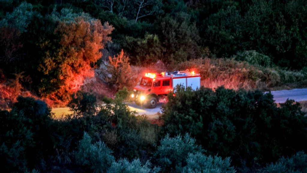 Λάρισα: Σε εξέλιξη η επιχείρηση απεγκλωβισμού του 53χρονου που έψαχνε λίρες σε σπήλαιο – Του χορήγησαν οξυγόνο σε βάθος 22 μέτρων