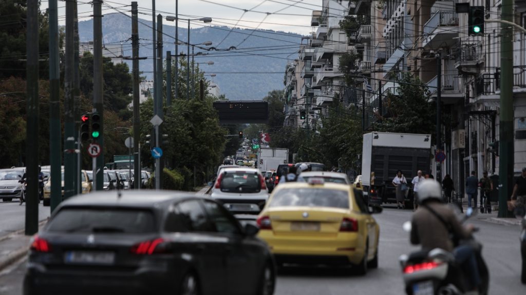 Διακοπή κυκλοφορίας στη Λεωφόρο Αλεξάνδρας λόγω πτώσης λαδιών