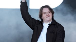 Ο Λιούις Καπάλντι επιστρέφει σε συναυλίες έπειτα από το πρόβλημα υγείας που αντιμετώπισε