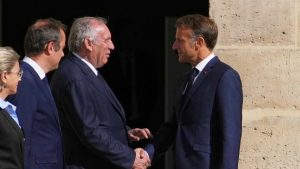 Γαλλία: Τα βλέμματα στον Μακρόν μετά την κατάρρευση της κυβέρνησης του Μπαϊρού – Τα 4 σενάρια για τη διαδοχή του