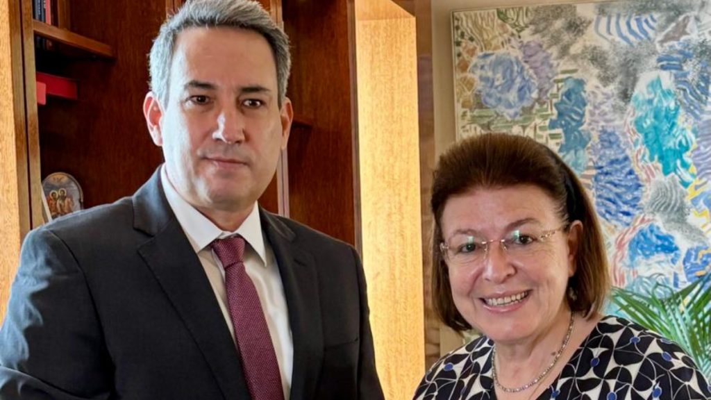 Λίνα Μενδώνη: Συνάντηση εργασίας με τον πρέσβη του Περού στην Αθήνα