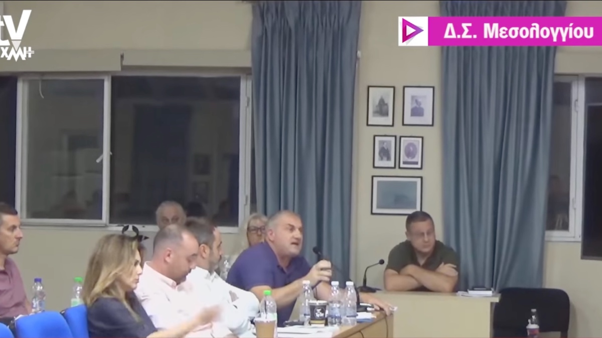 Μεσολόγγι: Ένταση στο δημοτικό συμβούλιο – Ακραίες εκφράσεις από τον πρώην δήμαρχο «θα κυκλοφορεί στον δρόμο με φουστίτσα»
