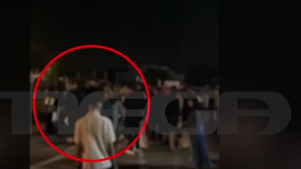 Μεταμόρφωση: Βίντεο από την αιματηρή συμπλοκή με 4 τραυματίες – Ξεκίνησε για ένα «γιατί με κοιτάς»