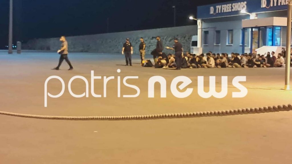 57 μετανάστες στο λιμάνι του Κατακόλου μετά από επιχείρηση διάσωσης ανοιχτά της Κεφαλονιάς (φωτογραφίες)