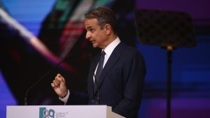 Τα μηνύματα Μητσοτάκη στη ΔΕΘ: Μείωση φορολογικών συντελεστών, κατάργηση προσωπικής διαφοράς, κίνητρα για νέους και οικογένειες