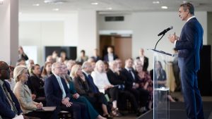Κυριάκος Μητσοτάκης: «Εξετάζουμε την απαγόρευση της χρήσης των social media σε νέους κάτω των 16 ετών»
