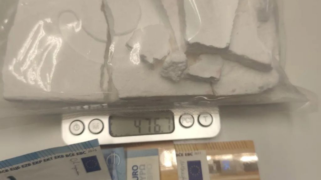 Πατήσια: 17χρονος έκρυβε στην σέλα μοτοσυκλέτας του σχεδόν μισό κιλό κοκαΐνης