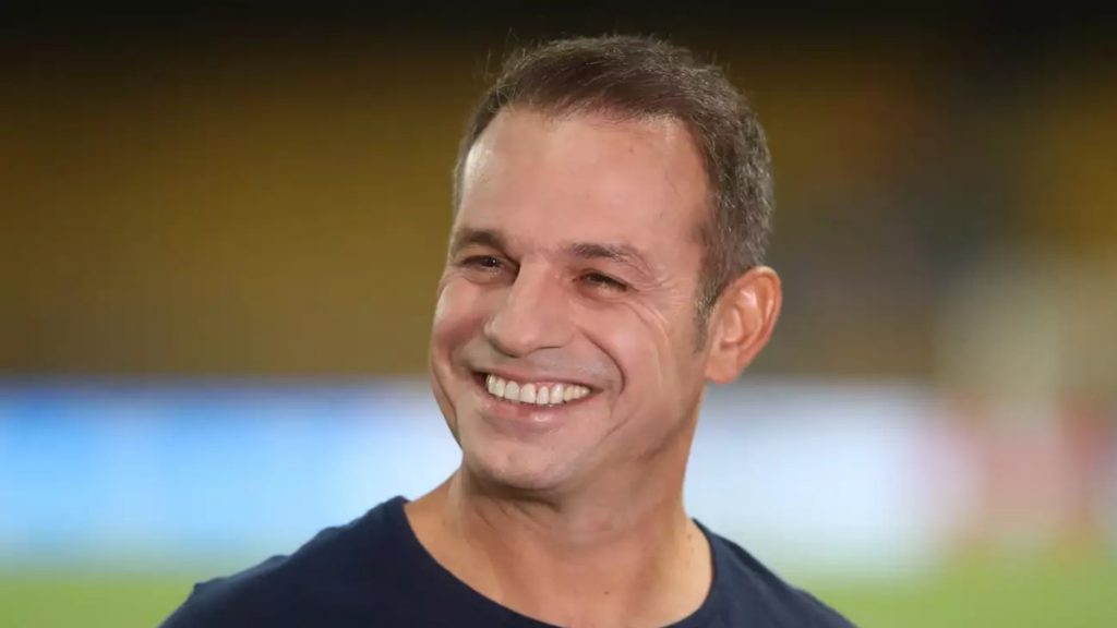 Ντέμης Νικολαΐδης: Η πρώτη του δημόσια εμφάνιση, 20 ημέρες μετά τον θάνατο της Αλεξάνδρας Νικολαΐδου