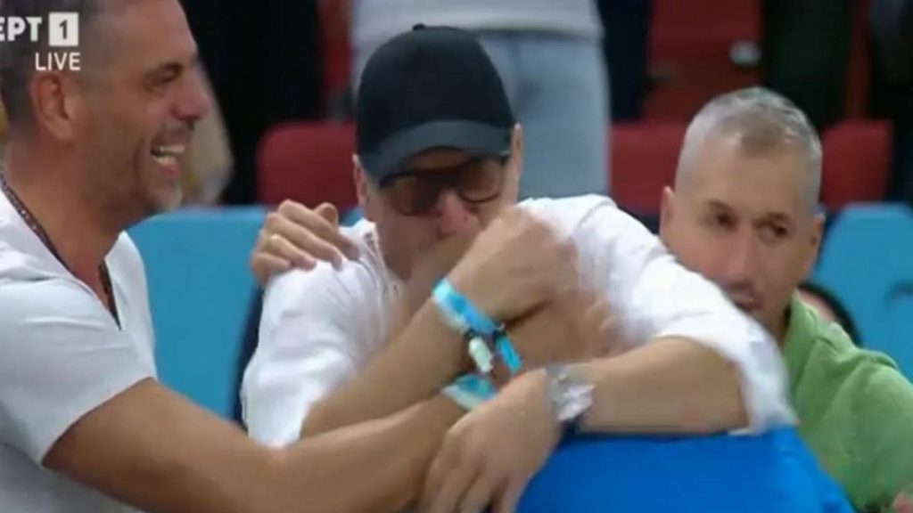 Eurobasket: Οι θρύλοι της Εθνικής μπήκαν στο παρκέ για να πανηγυρίσουν με τον Σπανούλη
