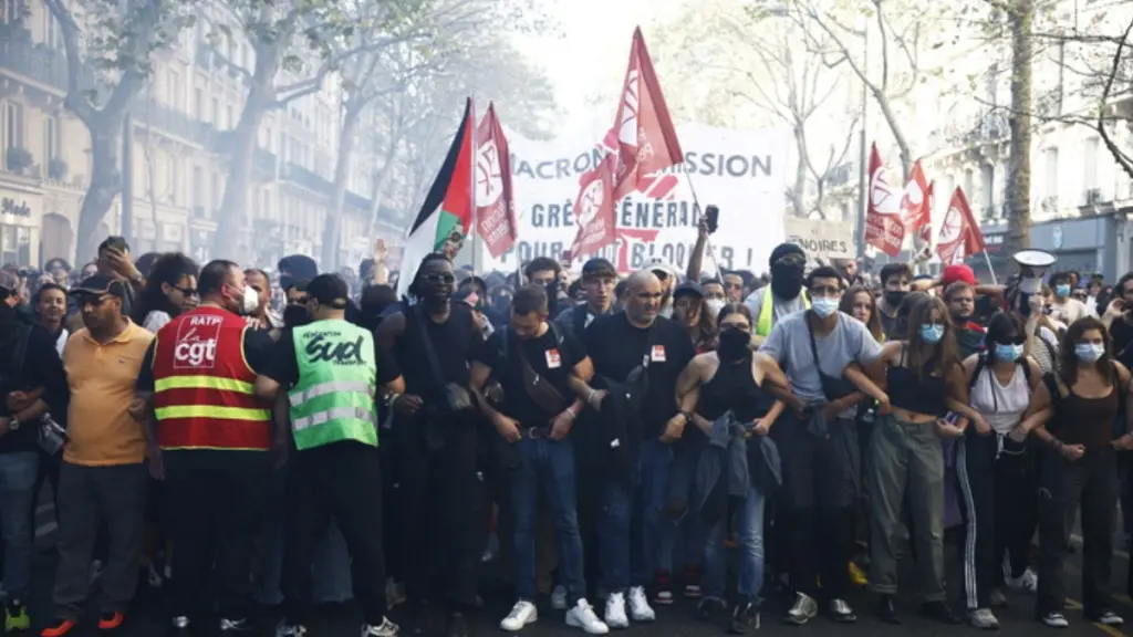 Γενική απεργία στη Γαλλία: Χιλιάδες διαδηλωτές στους δρόμους και ένταση στο Παρίσι (Φωτογραφίες & Βίντεο)