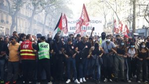 Γενική απεργία στη Γαλλία: Χιλιάδες διαδηλωτές στους δρόμους και ένταση στο Παρίσι (Φωτογραφίες & Βίντεο)