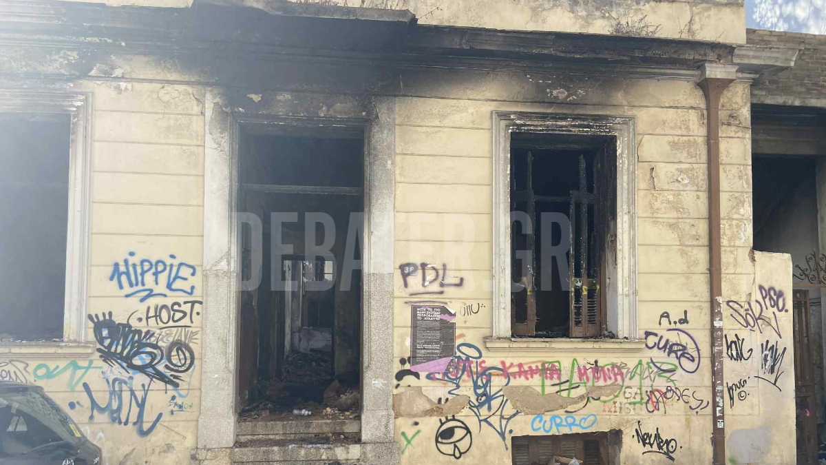 Αναστάτωση τη νύχτα στα Πατήσια – Ξέσπασε φωτιά σε εγκαταλελειμμένο κτίριο (βίντεο+φωτογραφία)