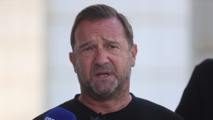 Τέμπη: “Να αποδοθούν κακουργηματικές κατηγορίες στους υπεύθυνους” – Ολοκλήρωσαν την απολογία τους τα αδέλφια Πλακιά